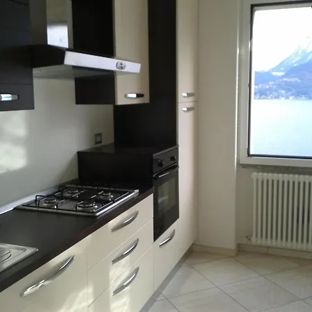 Mit Terrasse Und Tollem See- Und Bergblick By Interhome 公寓 圣西罗